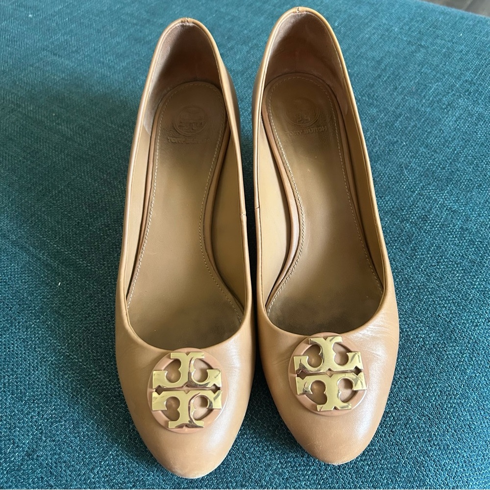 Tory Burch Tan & Gold Wedges Size 9